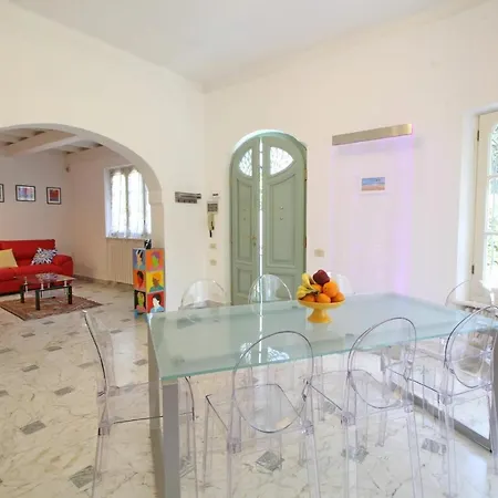 Villa Poveromo *