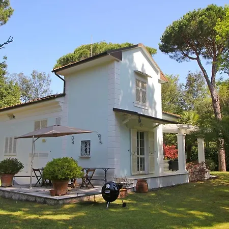 Poveromo Villa *