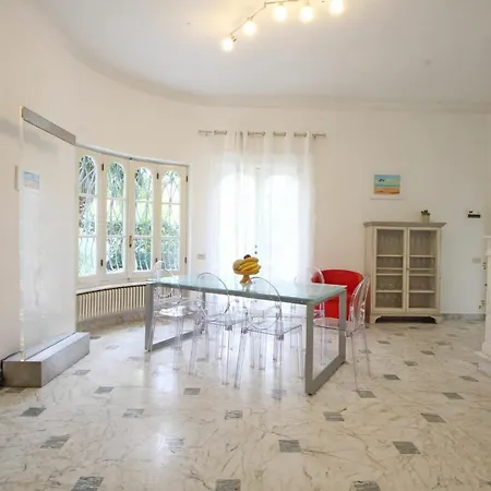 Poveromo Villa